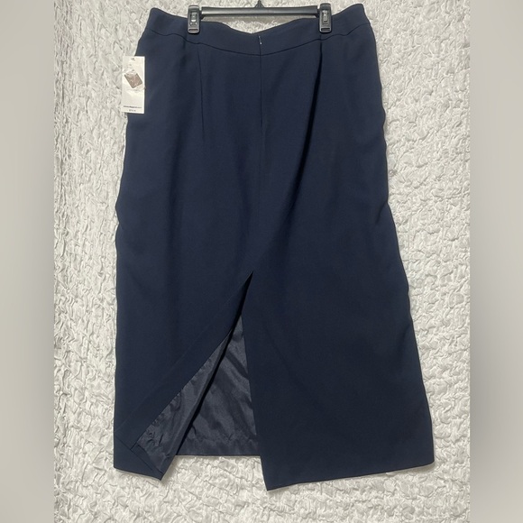 NYGARD WOMANS MIDI A LINE NAVY SKIRT, SIZE 18 NWT. - Picture 4 of 8